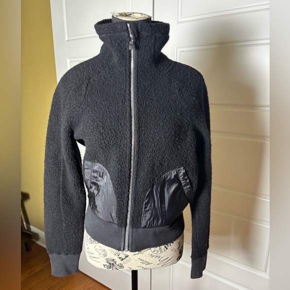 EUC Lululemon So Sherpa Black Cropped Bomber Jacket Size 6 - Picture 6 of 8